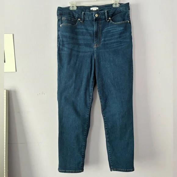 Good American | Always Fits Good Classic Jeans - Picture 4 of 6